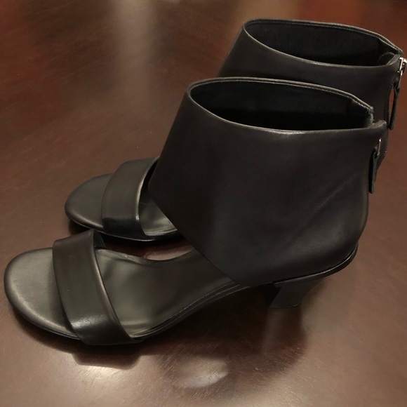 A7EIJE New York Shoes - ⬇️ $275 NWOB! A7EIJE Black Leather Sandals